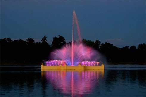 Prismatic Electric Fountain in red and fuchsia Prismatic Electric Fountain in red and fuchsia