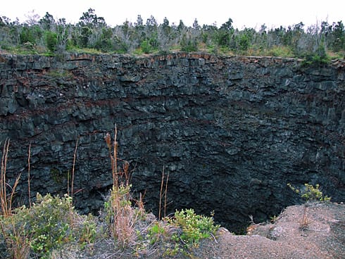 Devil's Throat (young pit crater)