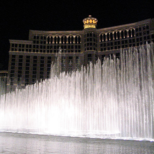 Huge Bellagio fountain show