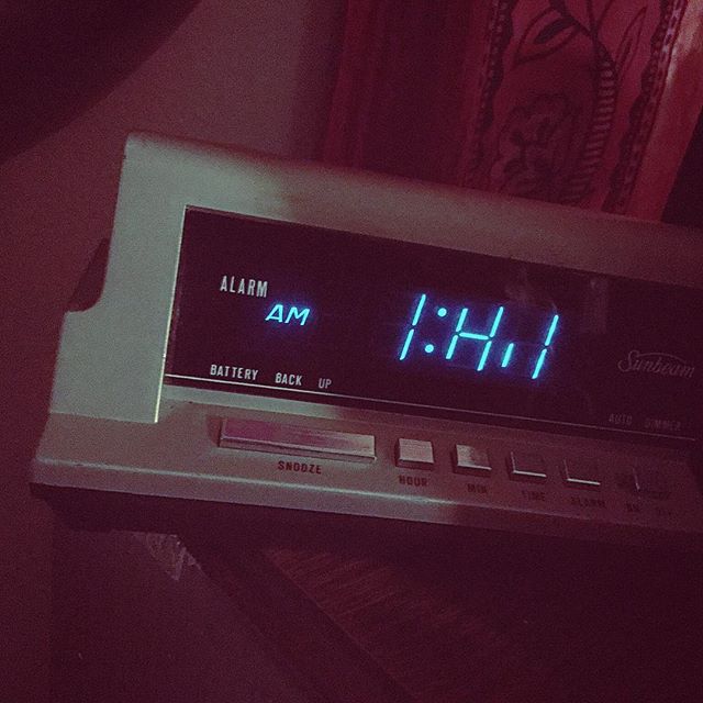 Clock says it's IHI - broken digital clock jokes