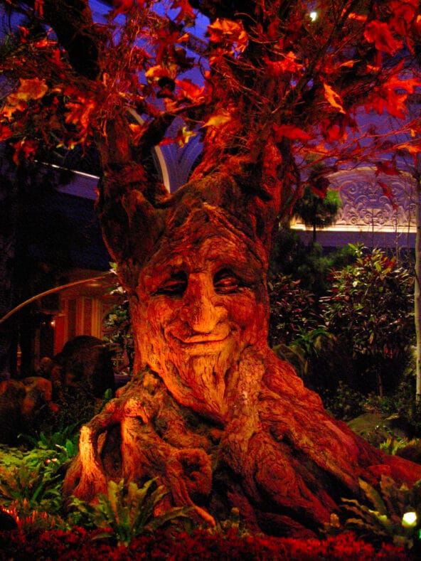 Animatronic Autumn Tree