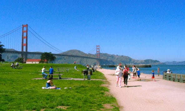 Crissy Field Picnic Area n Golden Gate Bridge behind