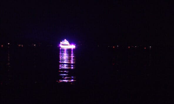 Magenta Rock 'n Roll boat