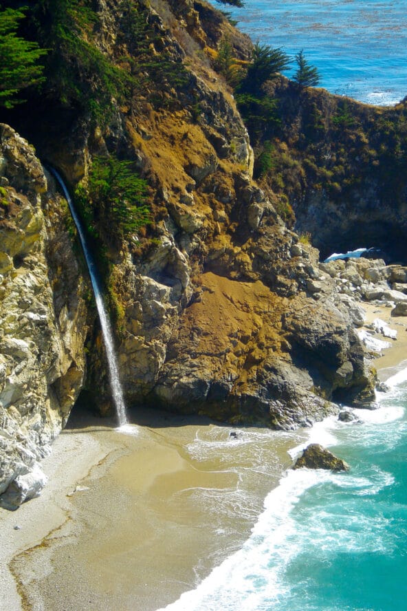 McWay Falls flowing into the Pacific (zoom)