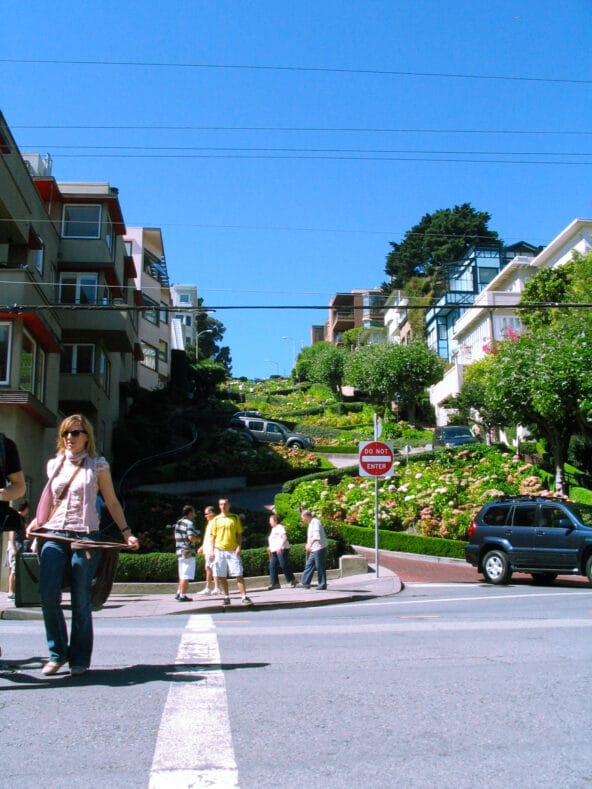 People in front of Lombard Street