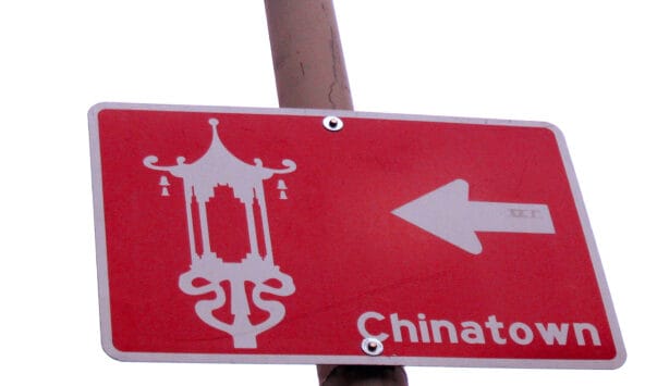 Red Sign pointing the way to Chinatown
