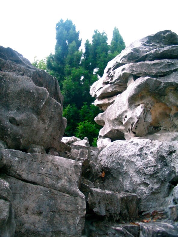 Strange rock formations (possibly igneous)